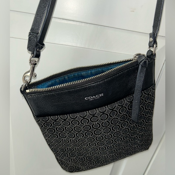 Coach Purse 🖤 - Picture 6 of 6
